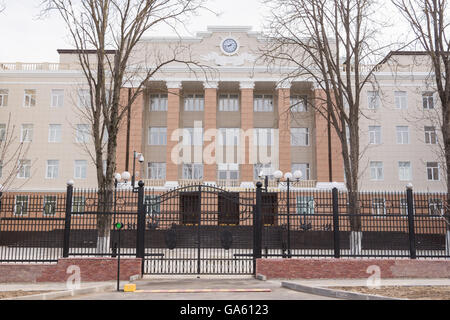 Anapa, Russland - 9. März 2016: Die Fassade des Instituts für die Küstenwache des russischen föderalen Sicherheitsdienstes in der cit Stockfoto