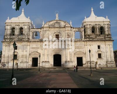 Kathedrale unserer lieben Frau von Grace Leon, Nicaragua. Ansicht von vorne. Stockfoto