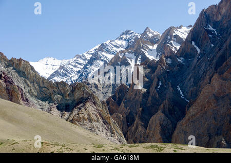 Dürren Berge, Himalaya, Namikala Pass, in der Nähe von Lamayuru, Leh, Srinagar Straße, Ladakh, Jammu und Kaschmir, Indien. Stockfoto