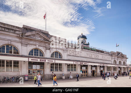 Cardiff, Wales: 27. Juni 2016 - Cardiff Central Railway Station. Stockfoto