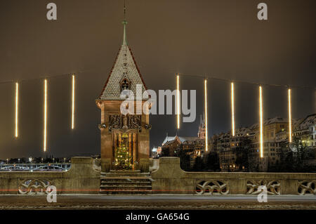 X-mas-Zeit in Basel, Fluss Rheinbrücke, Kappeli Joch Stockfoto