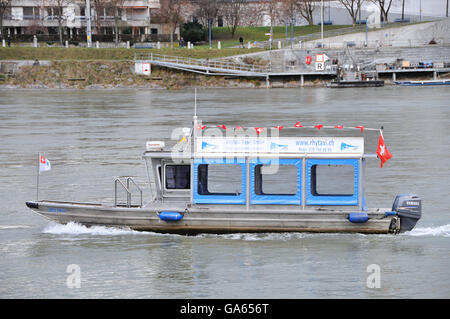 Basel, Fluss Rhein Taxi Boot / Schiff Stockfoto