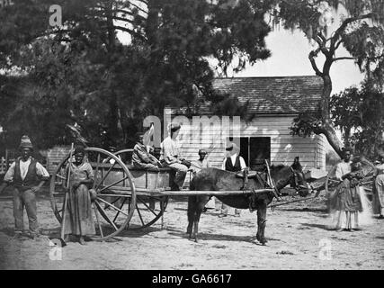 Sklaverei, USA. Amerikanische Sklaven auf der Plantage von Cassina Punkt von James Hopkinson auf Edisto Island, South Carolina. Foto im Jahre 1862, Fotograf unbekannt. Stockfoto