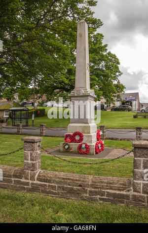 Das Kriegerdenkmal im Dorf Middleton in Teesdale,Co.Durham,England im Gedenken an die Verstorbenen in WW1 und WW2 Stockfoto