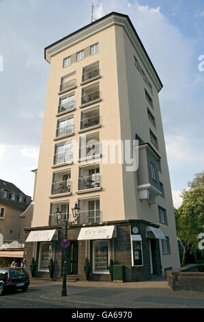 Das kürzlich renovierte konvertierten WW2 Bunker in Kaiserswerth, Düsseldorf, Nordrhein-Westfalen Stockfoto