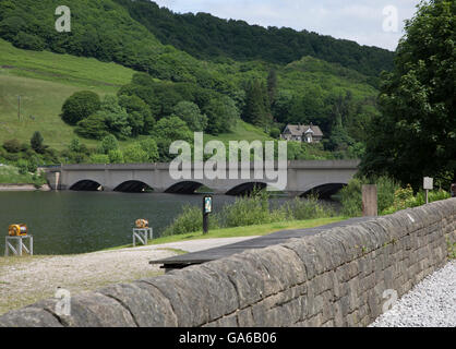 Ladybower Vorratsbehälter ist eine große y-förmigen Reservoir, die niedrigste der drei in der oberen Derwent Valley in Derbyshire, England. Stockfoto