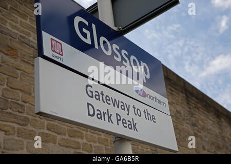 Glossop Bahnhof im Peak district Stockfoto