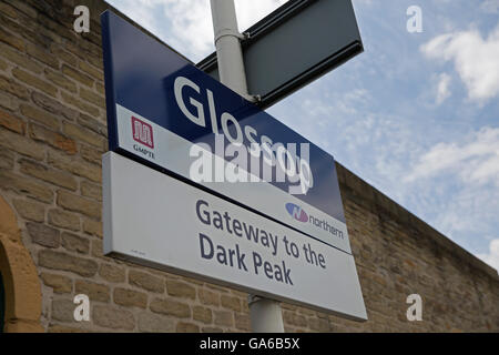 Glossop Bahnhof im Peak district Stockfoto