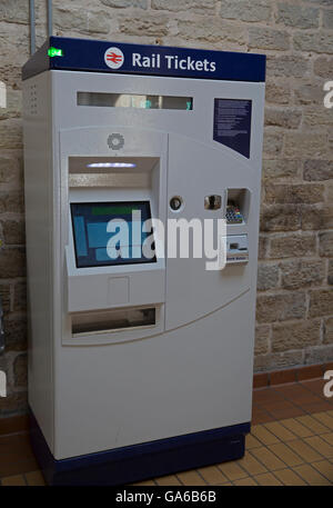 Zug Ticket Automat Glossop Bahnhof im Peak district Stockfoto