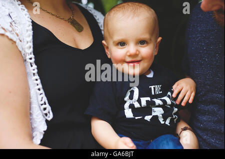 Familienbild ein junges Baby, Mutter und Vater. Stockfoto