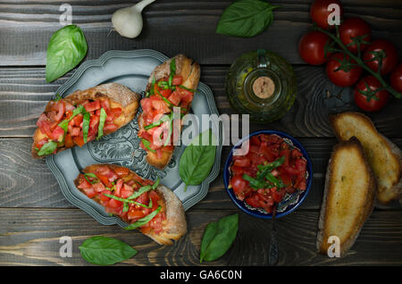 Italienische frische Bruschetta mit Tomate, Stillleben Stockfoto