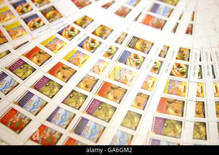 Die ersten neuen Harry Potter-Briefmarken der limitierten Royal Mail-Auflage wurden im Trafalgar Square Post Office im Zentrum von London vorgestellt. Stockfoto