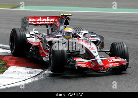 Formel-1-Motorsport - Großer Preis Europas - Rennen - Nürburgring. Lewis Hamilton von McLaren beim Grand Prix der Europäischen Formel 1 auf dem Nürburgring. Stockfoto