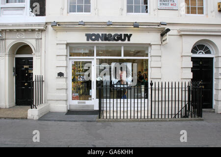 Allgemeine Ansicht eines Toni & Guy Friseurs in Covent Garden, im Zentrum von London. Stockfoto