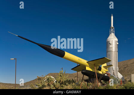 Lockheed X-7A und Little Joe II Raketen im Raum Geschichtsmuseum in Alamogordo, New Mexico, USA Stockfoto