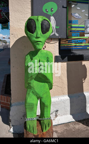 Green space alien auf Geschenk Shop in Roswell, New Mexico, USA Stockfoto