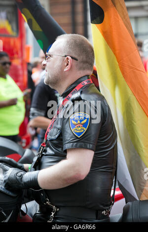 Teilnehmer an der Gay Pride London-Prozession in Portland Place, London W1, England, UK Stockfoto