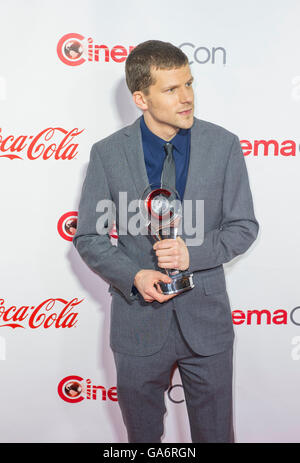 Schauspieler Jesse Eisenberg, Empfänger des männlichen Star of the Year Award, besucht die CinemaCon in Las Vegas Stockfoto