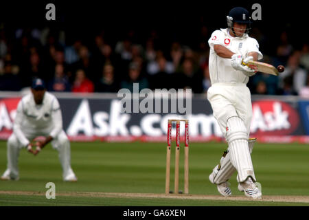 Cricket - npower First Test - England gegen Indien - Tag drei - Lord's. Englands Ian Bell in Aktion Stockfoto