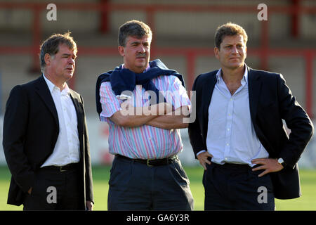 Stewart Till, Vorsitzender von Millwall (l) und Direktor Constantinos Gonticas (r) Stockfoto