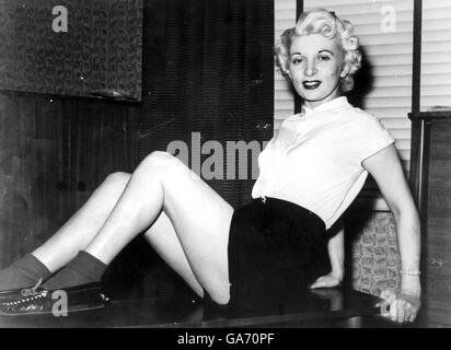 12. Juli 1955 London Ruth Ellis, der es gebührt Werden Sie morgen um 9 Uhr im Holloway Gefängnis für die gehängt Erschlagene ihres Geliebten Sie wurde wegen Erschießung verurteilt Liebhaber David Blakely im Hampstead London Stockfoto