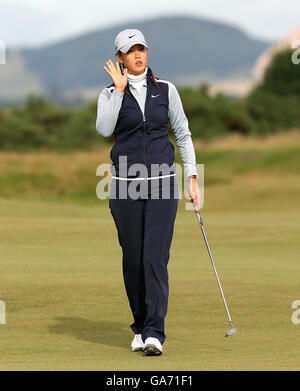 Golf - Ricoh Women's British Open - The Old Course - Day One - St Andrews. Die US-Amerikanerin Michelle wie macht während der Ricoh Women's British Open auf dem Old Course, St Andrews, Schottland, einen Birdie auf dem 4. Green. Stockfoto