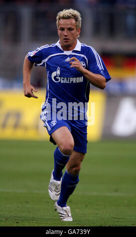 Fußball - Premiere League Cup - Halbfinale - FC Nürnberg gegen Schalke 04 - easyCredit Stadium. Ivan Rakitic, Schalke 04 Stockfoto