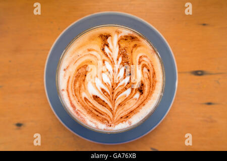 Kaffee mit Latte art Stockfoto