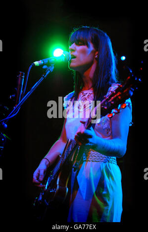 Feist in concert - London. Feist im Konzert an der Scala im Norden Londons. Stockfoto