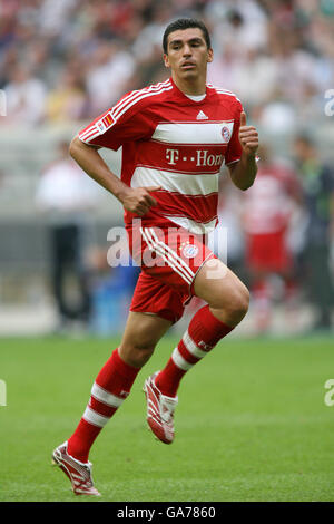 Fußball - Premiere League Cup - Viertelfinale - Werder Bremen gegen Bayern München - LTU Arena. Lucio von Bayern München Stockfoto