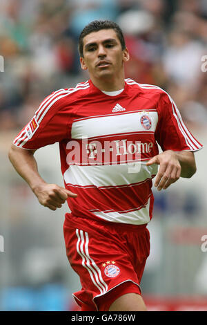 Fußball - Premiere League Cup - Viertelfinale - Werder Bremen gegen Bayern München - LTU Arena. Lucio von Bayern München Stockfoto