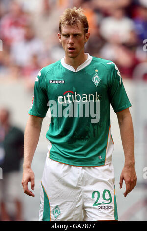 Fußball - Premiere League Cup - Viertelfinale - Werder Bremen gegen Bayern München - LTU Arena. Per Mertesacker von Werder Bremen Stockfoto