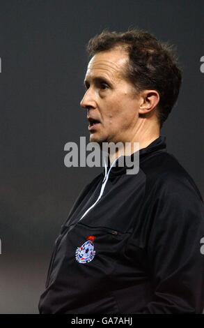 Fußball - LDV Vans Trophy - Südliche Sektion - Halbfinale - Bristol City / Bristol Rovers. David Crick, Referee Stockfoto