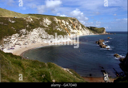 Allgemeiner Blick auf den Strand von man of war in der Nähe von Lulworth Cove bis Durdle Door in West Lulworth, Dorset. Stockfoto