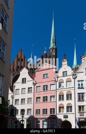 Kultige groß terrassenförmig angelegt, Häuser und Gebäude in den verwinkelten Gassen der alten Stadt Danzig, Polen. Stockfoto