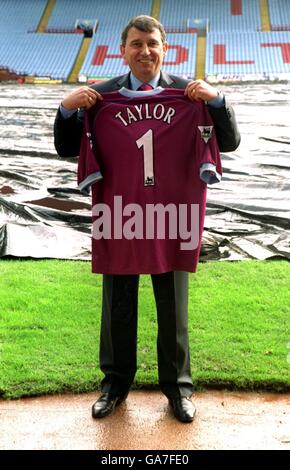 Fußball - FA Barclaycard Premiership - Aston Villa Pressekonferenz. Graham Taylor, Neuer Manager Der Aston Villa Stockfoto