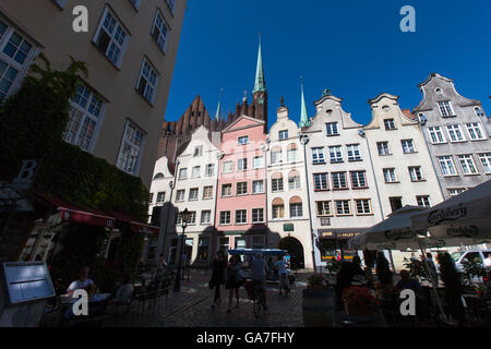 Kultige groß terrassenförmig angelegt, Häuser und Gebäude in den verwinkelten Gassen der alten Stadt Danzig, Polen. Stockfoto