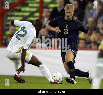 Rugby Union - 2008 Bank of Scotland Corporate Autumn Test - Schottland / Kanada - Pittodrie Stadium. Der schottische Jay McEveley fordert den südafrikanischen Papi Zotrhwane während des International Friendly im Pittodrie Stadium, Aberdeen, heraus. Stockfoto