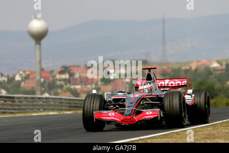 Formel-1-Motorsport - Großer Preis Von Ungarn - Qualifying - Hungaroring. Fernando Alonso im Vodafone McLaren Mercedes MP4/22 beim dritten Training auf der Hungaroring-Strecke, in der Nähe von Budapest, Ungarn. Stockfoto