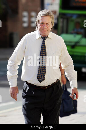 Der Marquis von Blandford, Charles James Spencer-Churchill, kommt am Oxford Crown Court an, wo er im Januar dieses Jahres eine Anklage wegen gefährlicher Fahrt auf der A4260 zwischen Banbury und Wootton, Oxon, zugab. Stockfoto