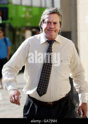 Der Marquis von Blandford, Charles James Spencer-Churchill, kommt am Oxford Crown Court an, wo er im Januar dieses Jahres eine Anklage wegen gefährlicher Fahrt auf der A4260 zwischen Banbury und Wootton, Oxon, zugab. Stockfoto