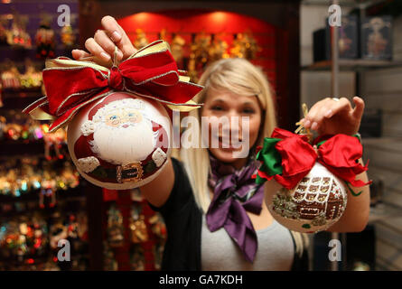 Santa öffnet Harrods Christmas World - London Stockfoto