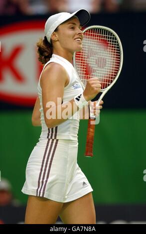 Martina Hingis feiert ihren Sieg über Amanda Coetzer Stockfoto