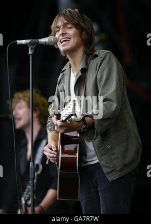 Paolo Nutini tritt auf der V Stage während des V Festivals im Hylands Park in Chelmsford, Essex, auf. Stockfoto