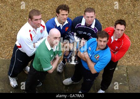 (Hintere Reihe L bis R) Phil Vickery (England), Fabian Galthie (Frankreich), Andy Nicol (Schottland), Mark Taylor (Wales), (vordere Reihe L bis R) Keith Wood (Irland) und Luca Martin (Italien) im Stoke Park Club für den Start der Lloyds Six Nations. Stockfoto