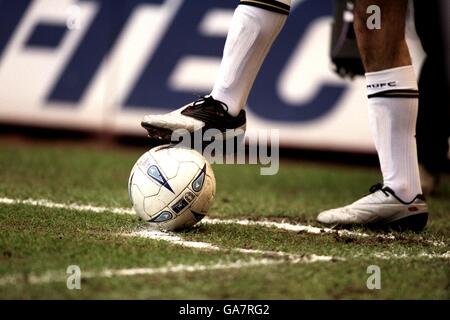 Fußball - AXA FA Cup - vierte Runde - Middlesbrough / Manchester United. Der offizielle AXA FA Cup Matchball Stockfoto