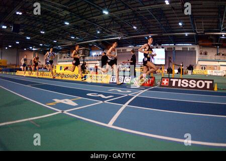 Leichtathletik - Norwich Union AAA Indoor Championships - Cardiff. Die Athleten treten beim 400-Meter-Rennen der Herren an. Stockfoto