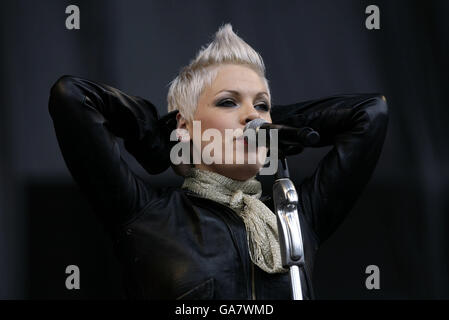 Pink tritt beim V Festival im Hylands Park in Chelmsford, Essex, live auf. Stockfoto