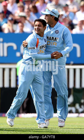 Indiens Piyush Chawla feiert, nachdem er das Wicket von Englands Kevin Pietersen für 9 Läufe während des dritten NatWest One Day International in Edgbaston, Birmingham, genommen hat. Siehe PA Geschichte CRICKET England. Stockfoto