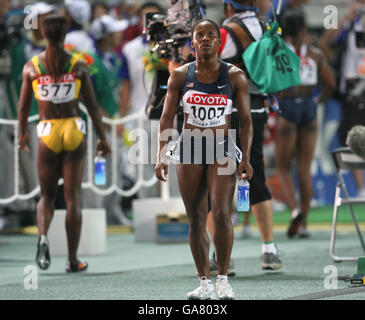 Die US-Amerikanerin Lauryn Williams wartet gespannt darauf, zu sehen, ob sie die 100-Meter-Rennen der Frauen gewonnen hat, um dann bei einem Fotoabgang die zweite zu werden Stockfoto